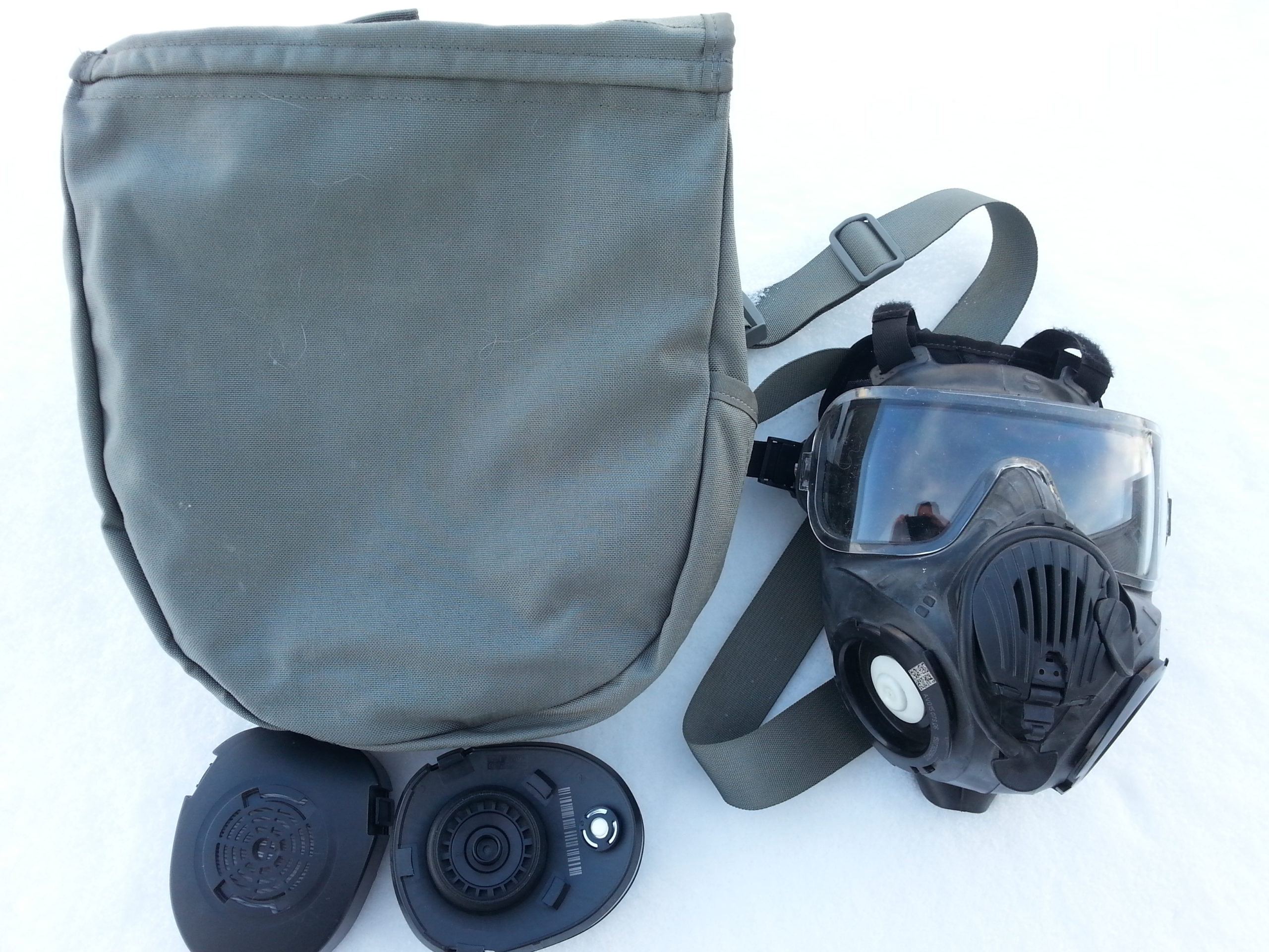 Avon M50 gas mask with filters and carry bag